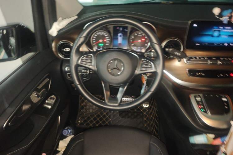 Used Mercedes-Benz V-Class 2021 V 260 Prestige Edition Steering Wheel