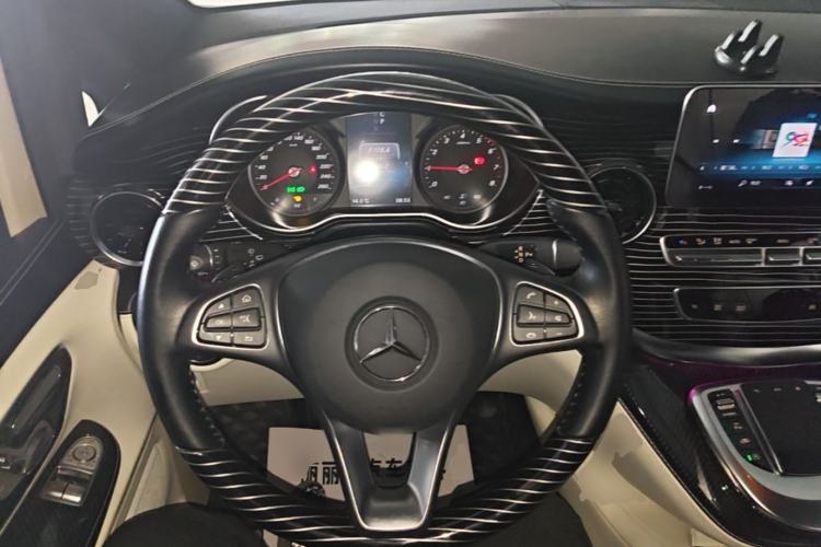 Used Mercedes-Benz V-Class 2021 V 260 Avantgarde Edition Steering Wheel