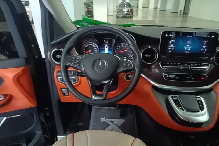 Used Mercedes-Benz V-Class 2021 V 260 Avantgarde Edition Steering Wheel