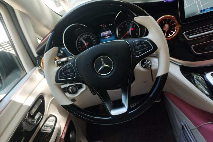 Used Mercedes-Benz V-Class 2021 V 260 L Long Wheelbase Prestige Edition Steering Wheel