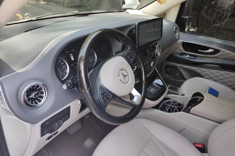 Used Mercedes-Benz V-Class 2021 V 260 Avantgarde Edition Steering Wheel