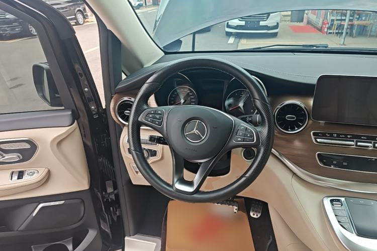 Used Mercedes-Benz V-Class 2021 V 260 Prestige Edition Steering Wheel