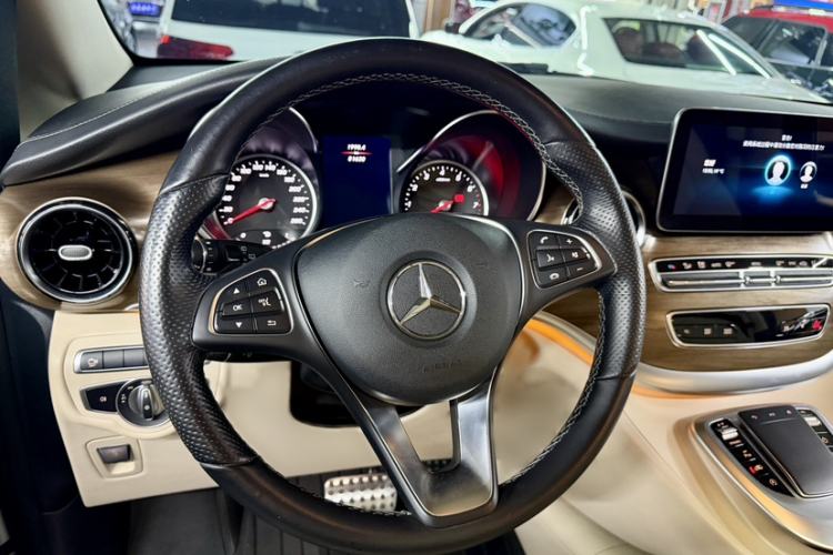 Used Mercedes-Benz V-Class 2021 V 260 Prestige Edition Steering Wheel