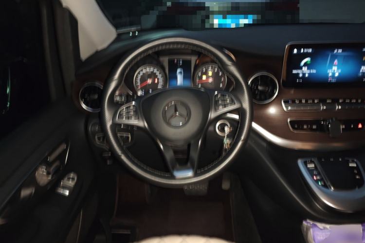 Used Mercedes-Benz V-Class 2021 V 260 Avantgarde Edition Steering Wheel