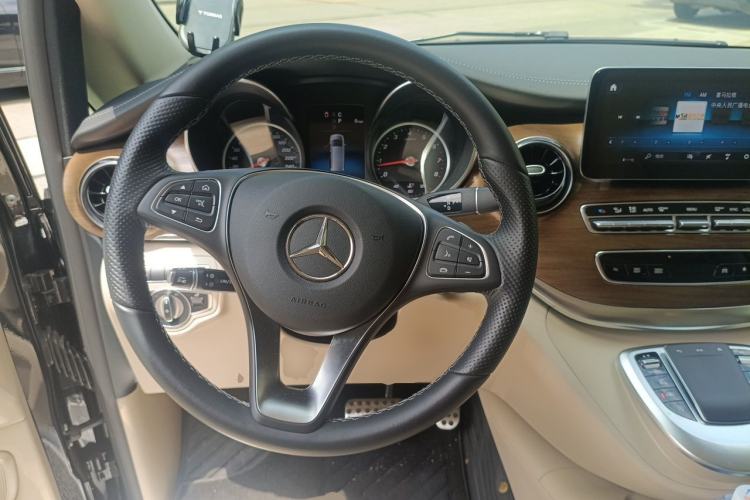 Used Mercedes-Benz V-Class 2021 V 260 L Long Wheelbase Prestige Edition Steering Wheel