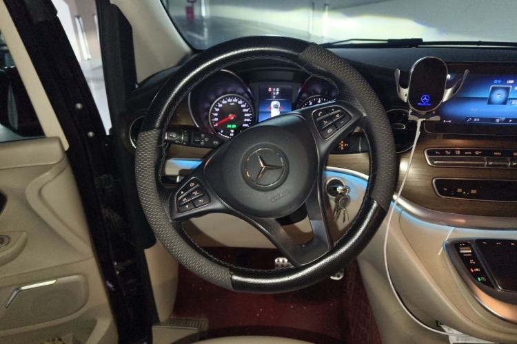 Used Mercedes-Benz V-Class 2021 V 260 Prestige Edition Steering Wheel
