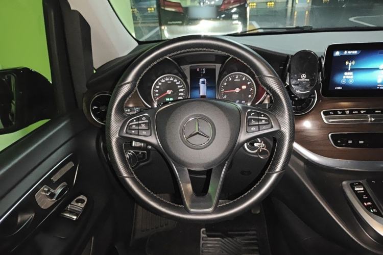 Used Mercedes-Benz V-Class 2021 V 260 Avantgarde Edition Steering Wheel