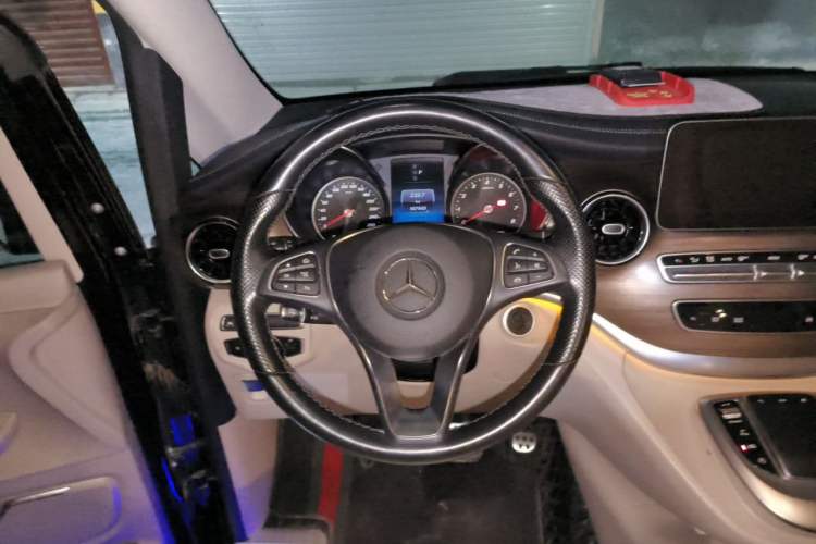 Used Mercedes-Benz V-Class 2021 V 260 L Long Wheelbase Prestige Edition Steering Wheel