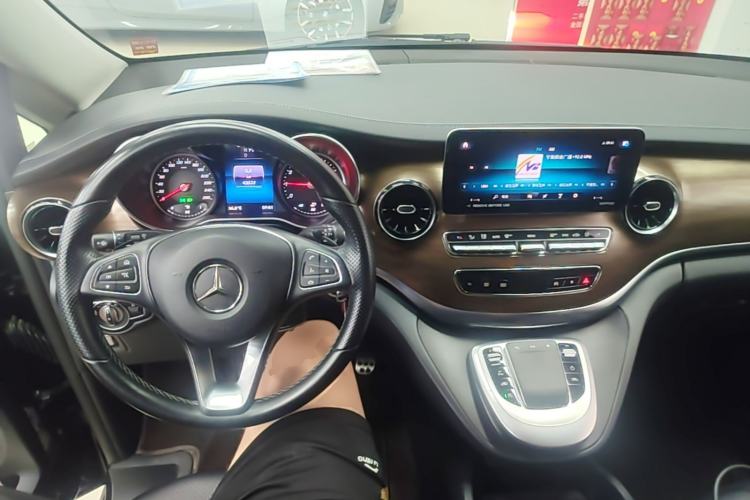 Used Mercedes-Benz V-Class 2021 V 260 Prestige Edition Steering Wheel