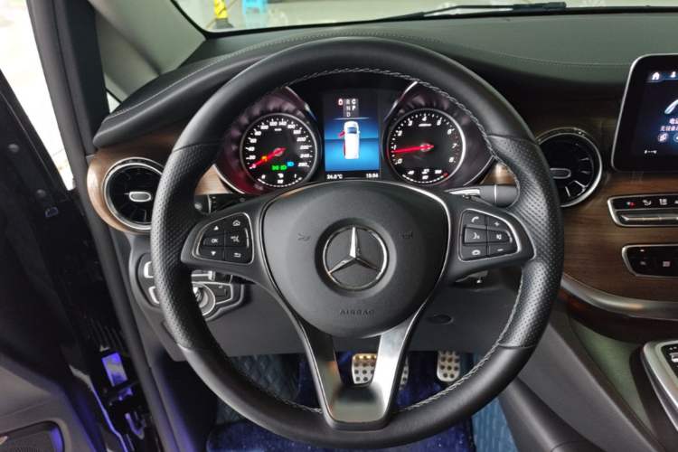 Used Mercedes-Benz V-Class 2021 V 260 Prestige Edition Steering Wheel