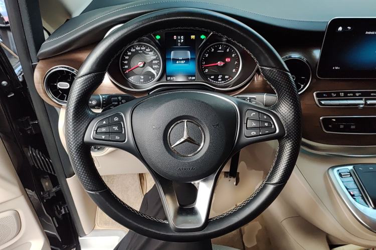 Used Mercedes-Benz V-Class 2021 V 260 Prestige Edition Steering Wheel