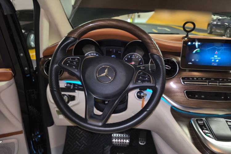 Used Mercedes-Benz V-Class 2021 V 260 L Long Wheelbase Prestige Edition Steering Wheel