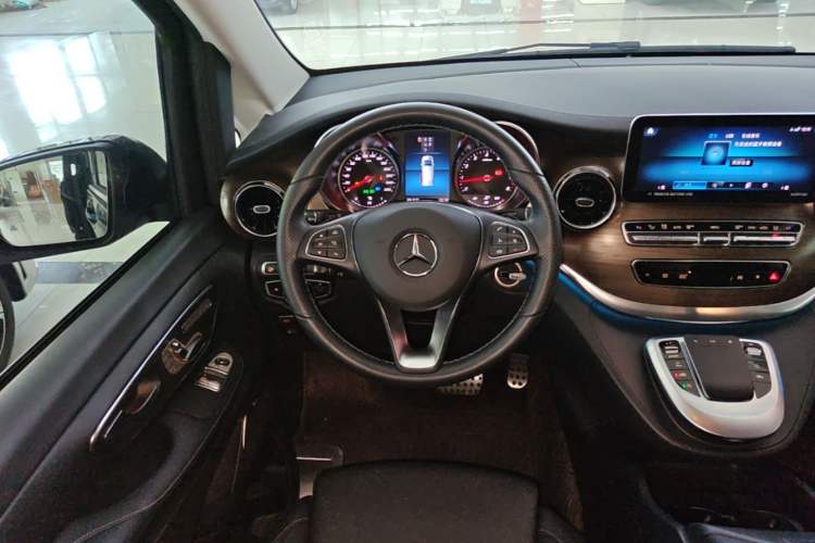 Used Mercedes-Benz V-Class 2021 V 260 Prestige Edition Steering Wheel