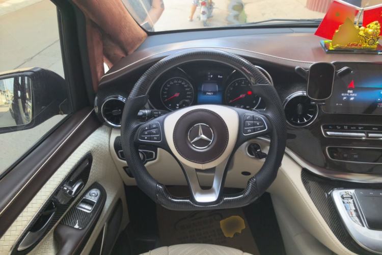 Used Mercedes-Benz V-Class 2021 V 260 Avantgarde Edition Steering Wheel