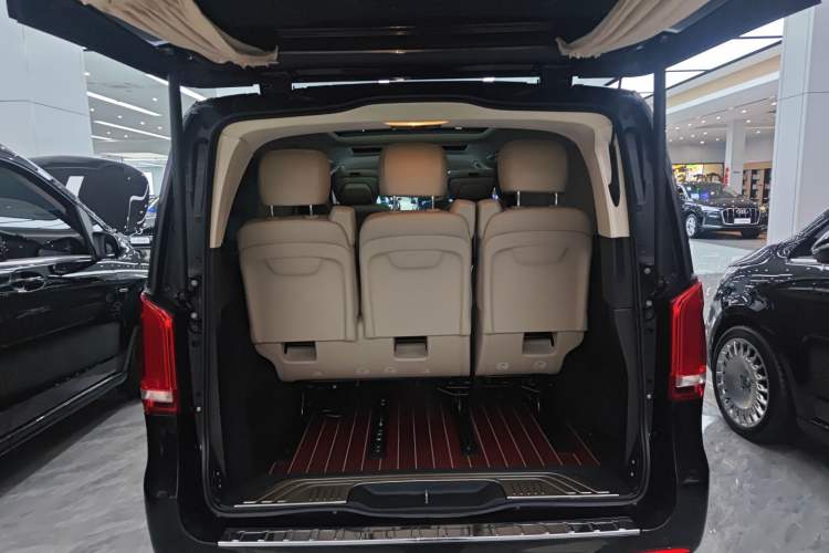 Used Mercedes-Benz V-Class 2021 V 260 L Long-wheelbase Luxury Edition Trunk