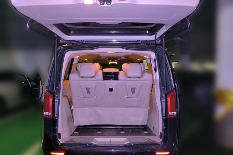 Used Mercedes-Benz V-Class 2021 V 260 Avantgarde Edition Trunk