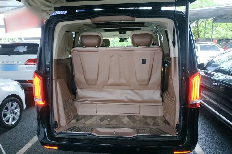 Used Mercedes-Benz V-Class 2021 V 260 Avantgarde Edition Trunk