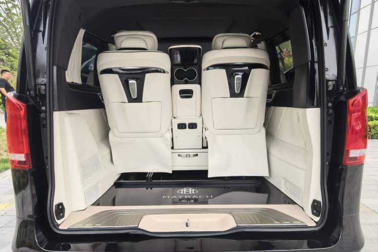 Used Mercedes-Benz V-Class 2021 V 260 Avantgarde Edition Trunk