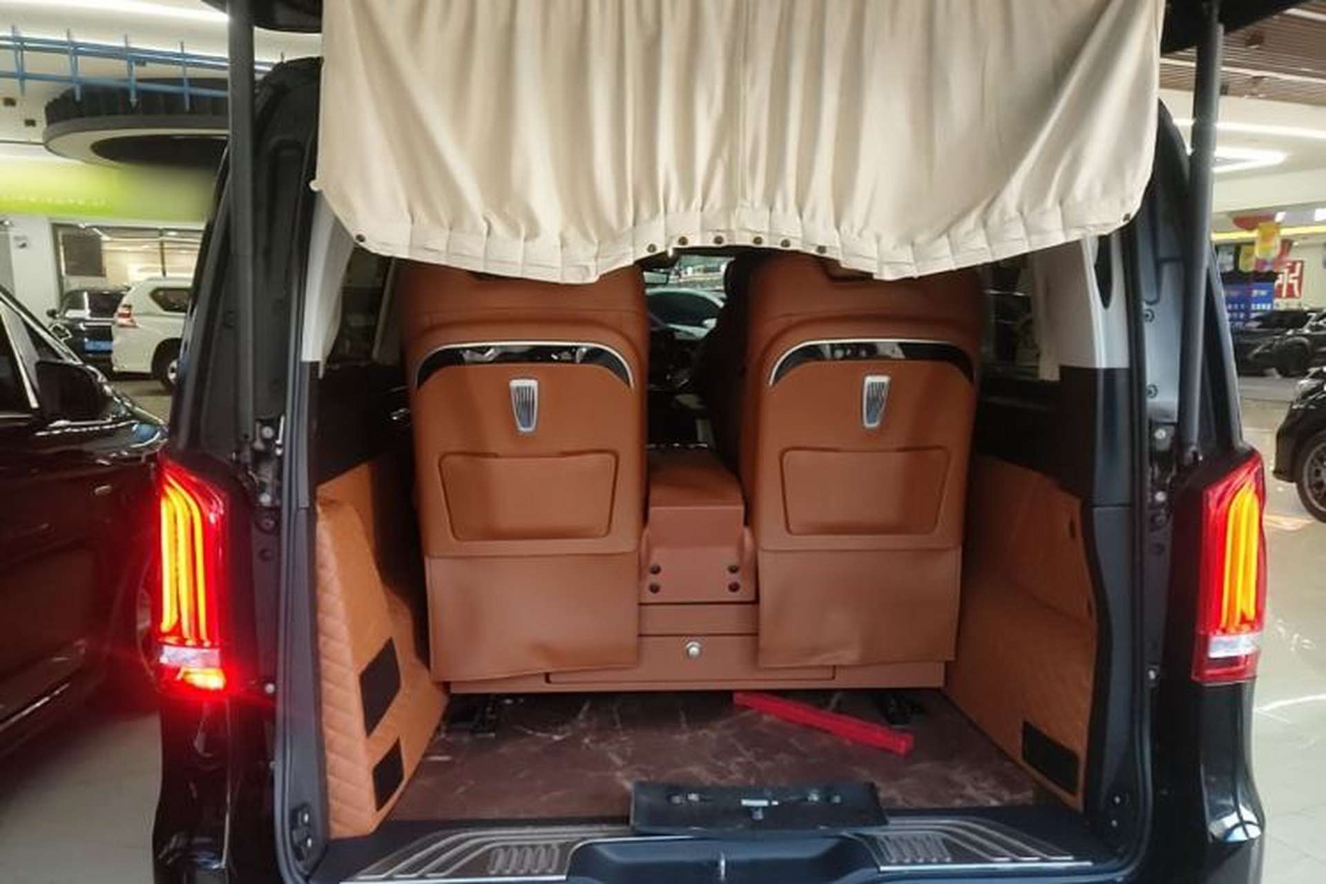 Used Mercedes-Benz V-Class 2021 V 260 L Long-wheelbase Luxury Edition Trunk