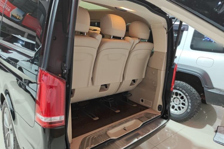 Used Mercedes-Benz V-Class 2021 V 260 Avantgarde Edition Trunk