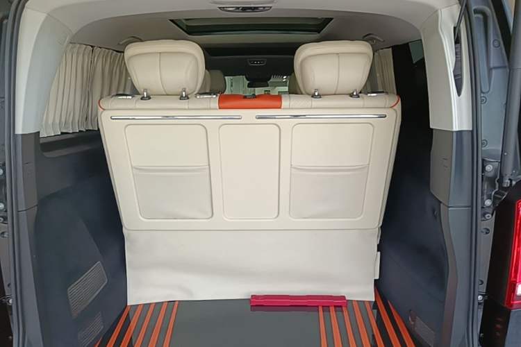 Used Mercedes-Benz V-Class 2021 V 260 Avantgarde Edition Trunk