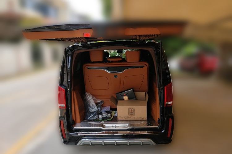 Used Mercedes-Benz V-Class 2021 V 260 Avantgarde Edition Trunk