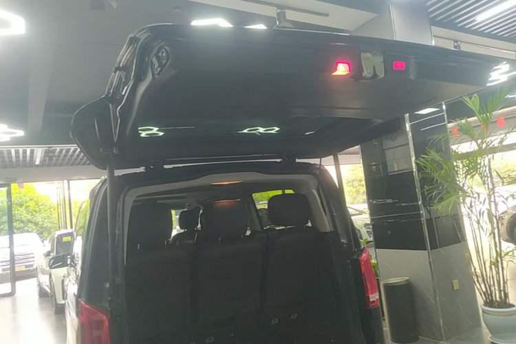 Used Mercedes-Benz V-Class 2021 V 260 L Long Wheelbase Prestige Edition Trunk