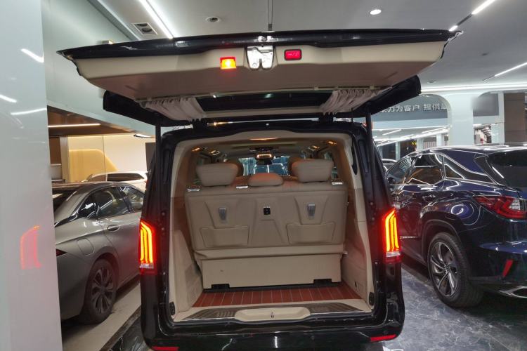 Used Mercedes-Benz V-Class 2021 V 260 Avantgarde Edition Trunk
