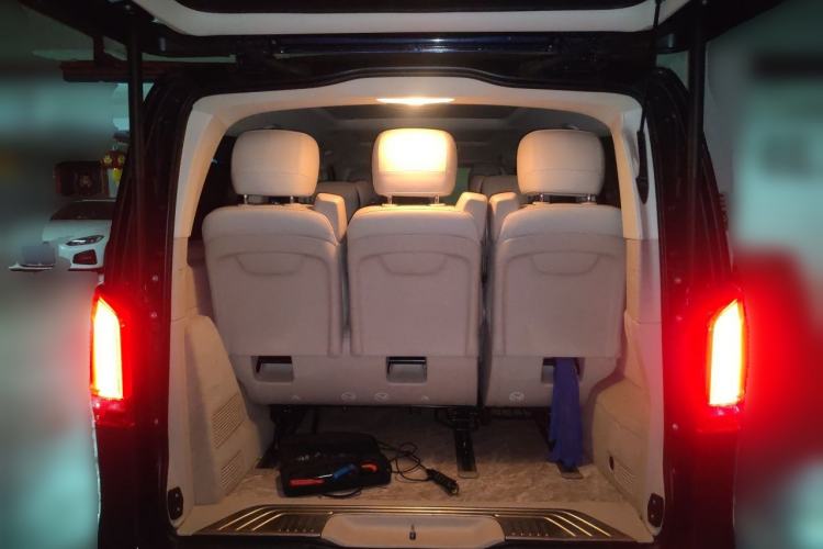 Used Mercedes-Benz V-Class 2021 V 260 Avantgarde Edition Trunk