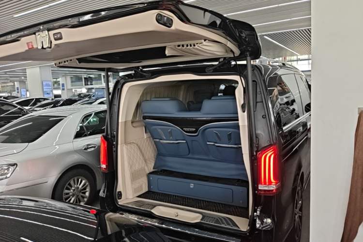 Used Mercedes-Benz V-Class 2021 V 260 L Long-wheelbase Luxury Edition Trunk