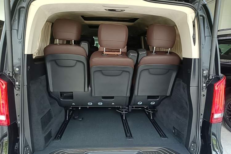 Used Mercedes-Benz V-Class 2021 V 260 L Long-wheelbase Luxury Edition Trunk