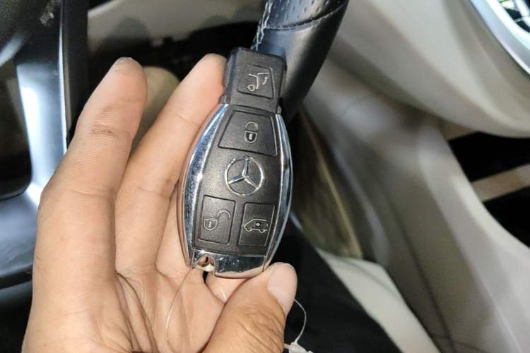 Used Mercedes-Benz V-Class 2021 V 260 L Long Wheelbase Prestige Edition Vehicle Key