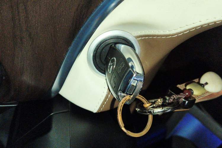 Used Mercedes-Benz V-Class 2021 V 260 Avantgarde Edition Vehicle Key