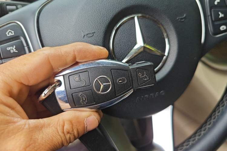 Used Mercedes-Benz V-Class 2021 V 260 L Long-wheelbase Luxury Edition Vehicle Key