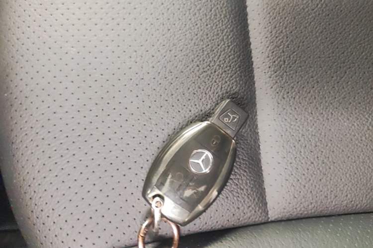 Used Mercedes-Benz V-Class 2021 V 260 Prestige Edition Vehicle Key