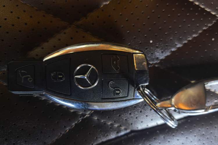 Used Mercedes-Benz V-Class 2021 V 260 Avantgarde Edition Vehicle Key