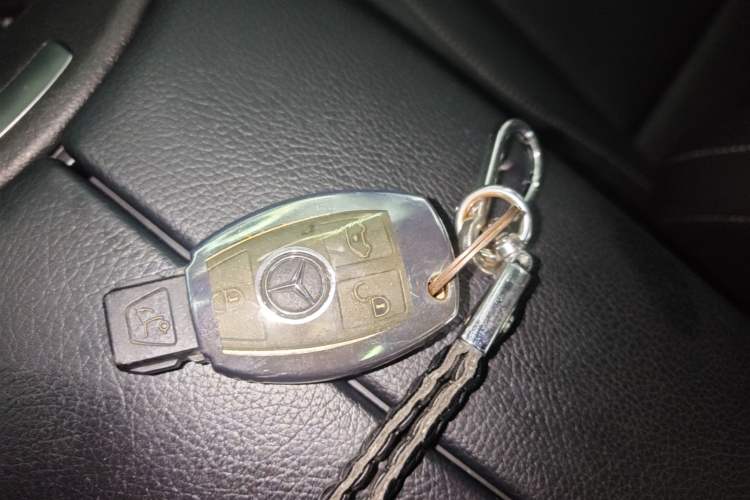 Used Mercedes-Benz V-Class 2021 V 260 Prestige Edition Vehicle Key