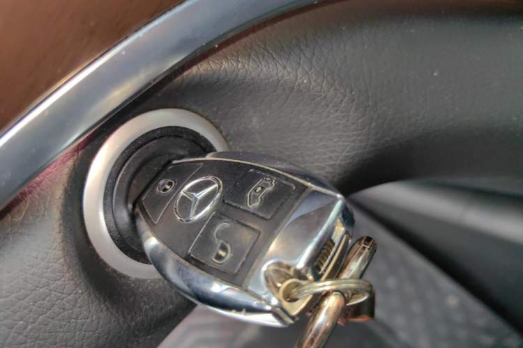 Used Mercedes-Benz V-Class 2021 V 260 Avantgarde Edition Vehicle Key
