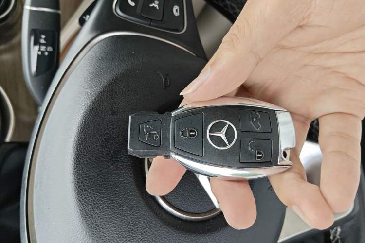 Used Mercedes-Benz V-Class 2021 V 260 L Long Wheelbase Prestige Edition Vehicle Key