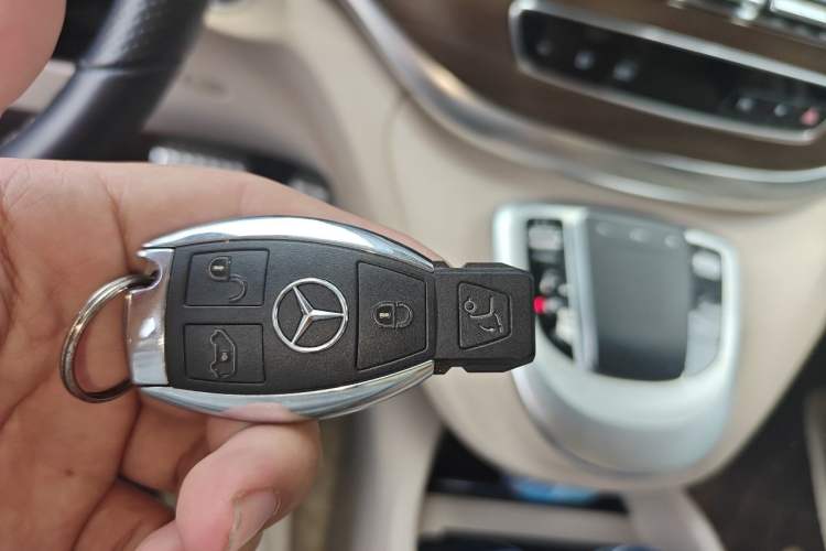 Used Mercedes-Benz V-Class 2021 V 260 L Long-wheelbase Luxury Edition Vehicle Key