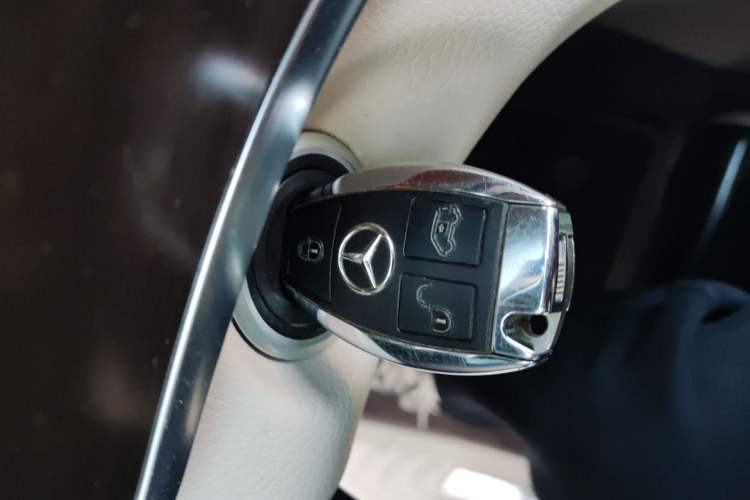 Used Mercedes-Benz V-Class 2021 V 260 L Long Wheelbase Prestige Edition Vehicle Key