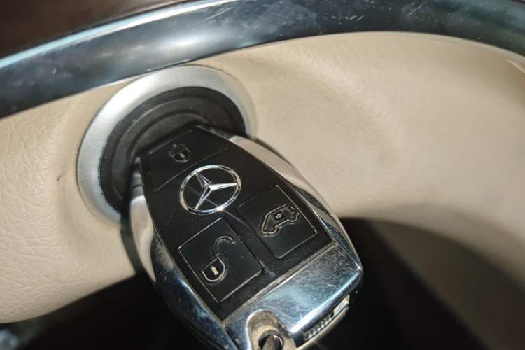 Used Mercedes-Benz V-Class 2021 V 260 Avantgarde Edition Vehicle Key