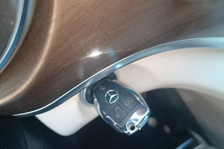 Used Mercedes-Benz V-Class 2021 V 260 Prestige Edition Vehicle Key