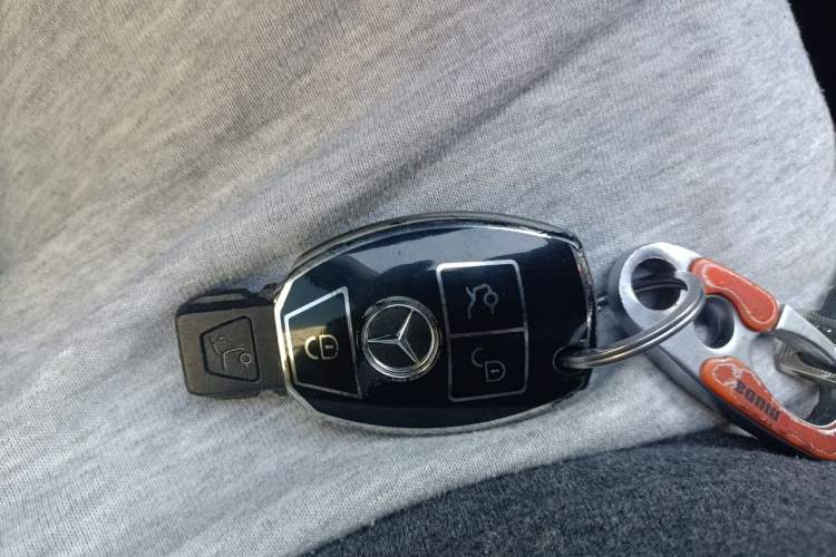 Used Mercedes-Benz V-Class 2021 V 260 Avantgarde Edition Vehicle Key