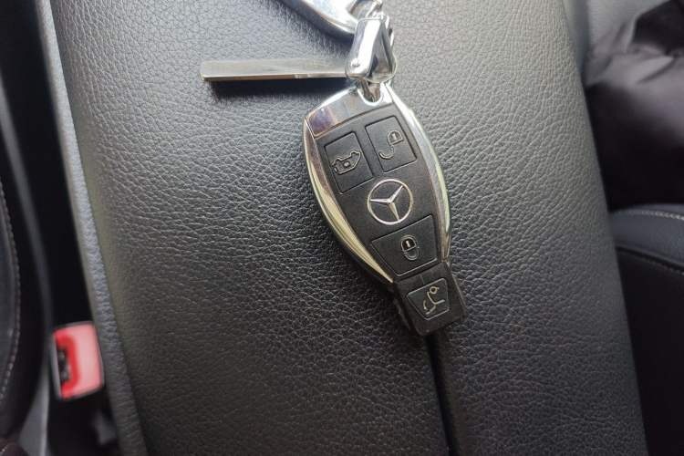Used Mercedes-Benz V-Class 2021 V 260 Avantgarde Edition Vehicle Key