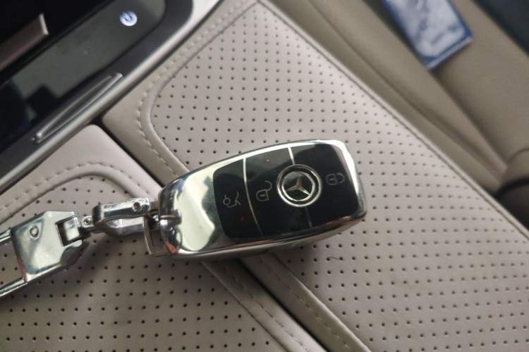 Used Mercedes-Benz V-Class 2021 V 260 L Long Wheelbase Prestige Edition Vehicle Key