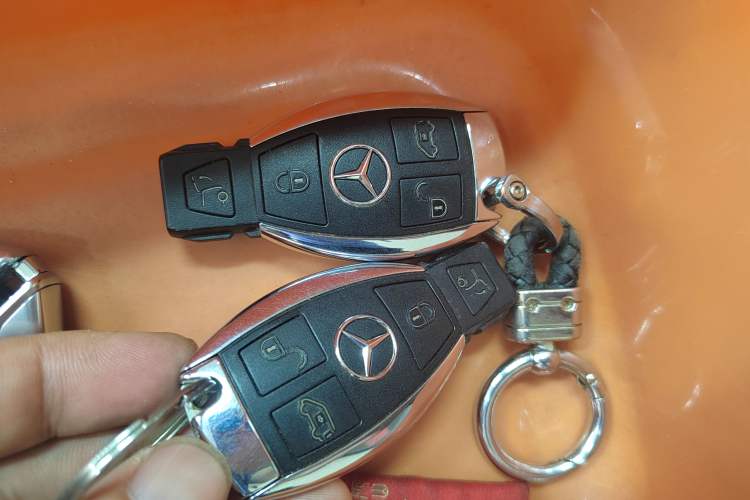 Used Mercedes-Benz V-Class 2021 V 260 Prestige Edition Vehicle Key
