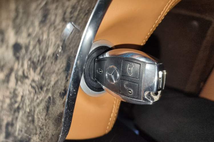 Used Mercedes-Benz V-Class 2021 V 260 L Long Wheelbase Prestige Edition Vehicle Key