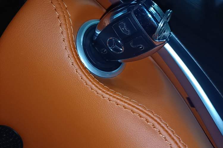 Used Mercedes-Benz V-Class 2021 V 260 Avantgarde Edition Vehicle Key