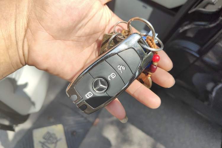 Used Mercedes-Benz V-Class 2021 V 260 Avantgarde Edition Vehicle Key